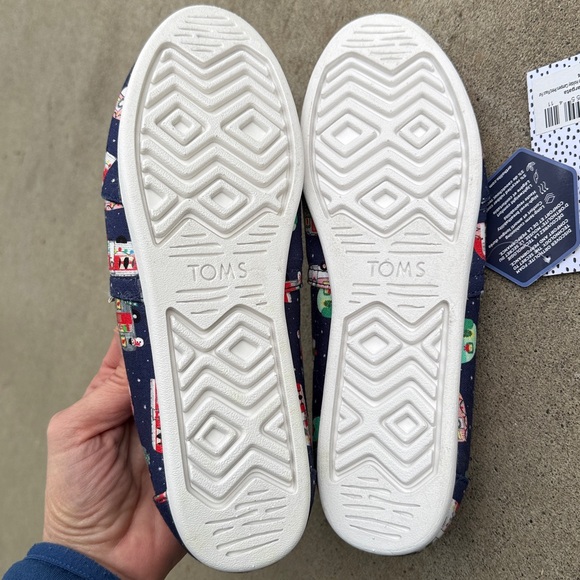 TOMS Faux Fur Lined Alpargata in Holiday Camper Print NWT Size 8 - Picture 9 of 15